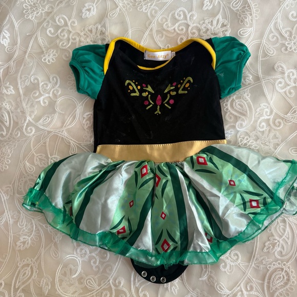 Frozen Elsa Anna Costume with Puffy Sleeves and under shirt. - Picture 3 of 6